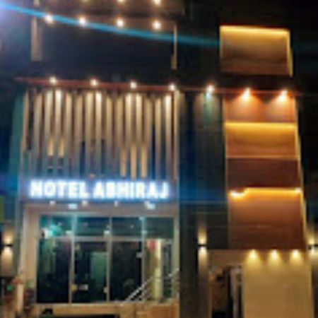 Abhiraj Guest House Матхура Экстерьер фото