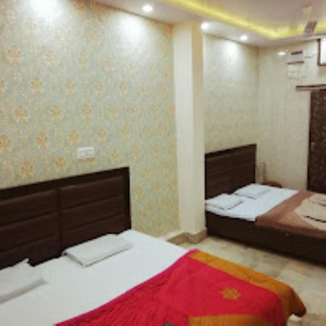 Abhiraj Guest House Матхура Экстерьер фото