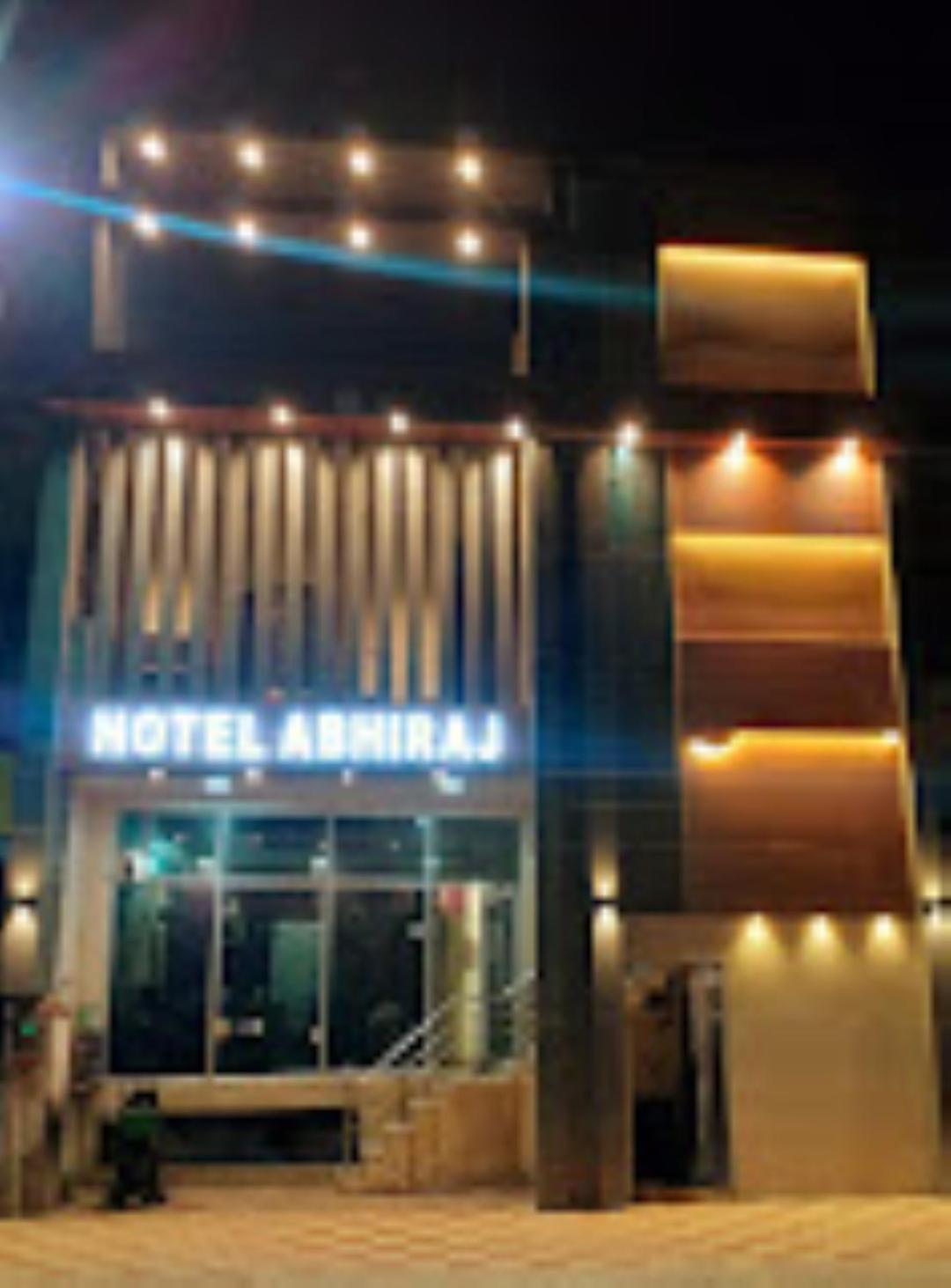 Abhiraj Guest House Матхура Экстерьер фото