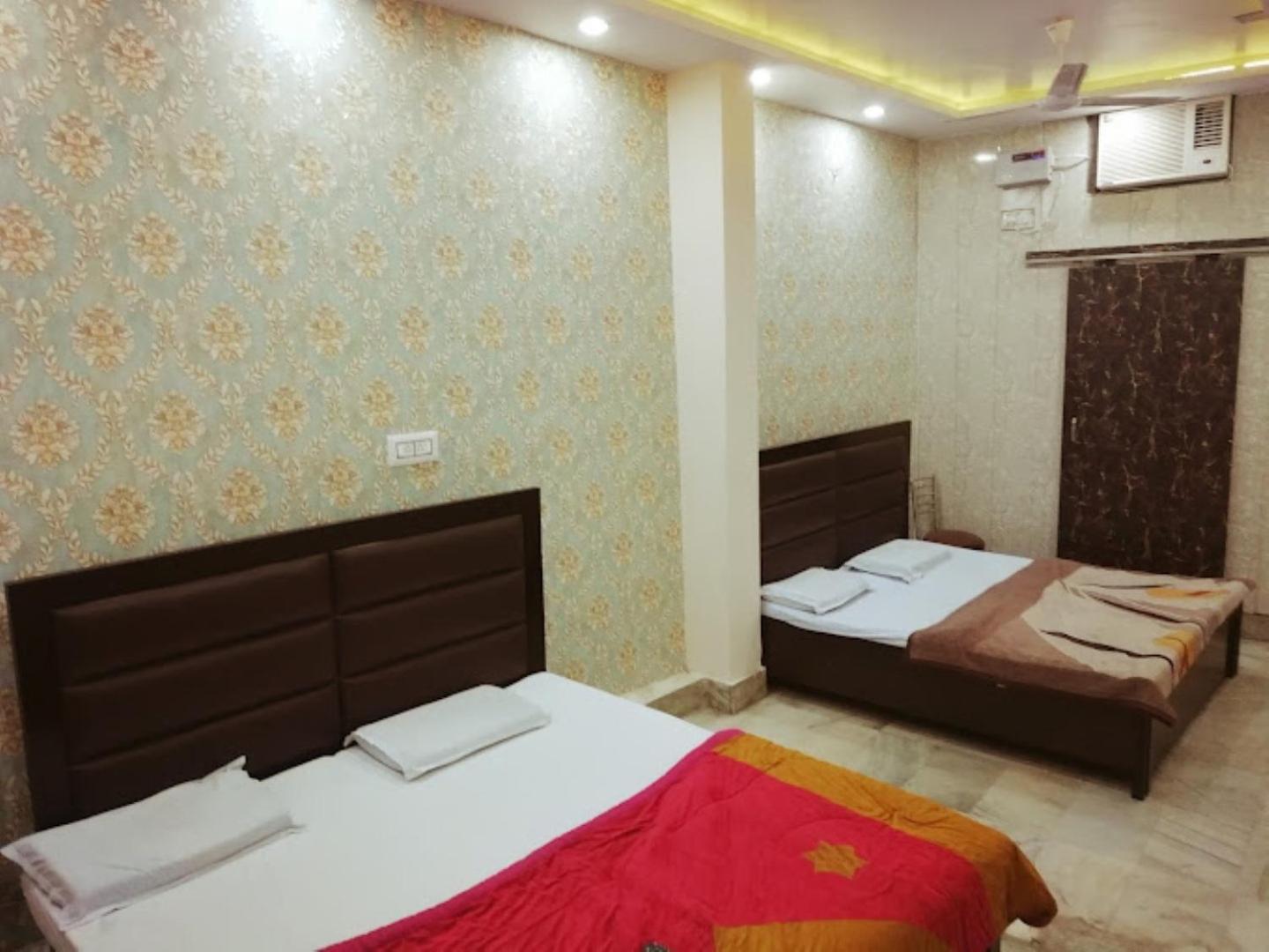 Abhiraj Guest House Матхура Экстерьер фото
