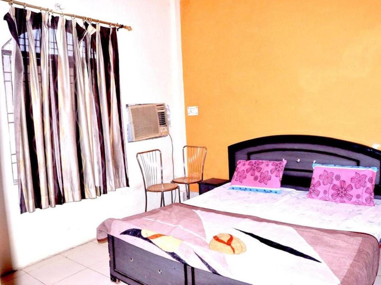 Abhiraj Guest House Матхура Экстерьер фото
