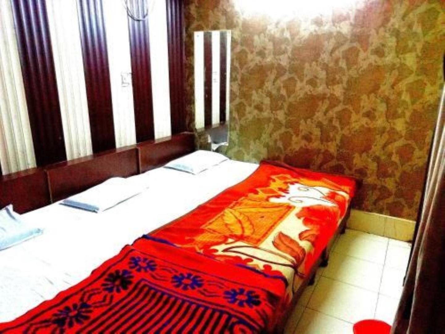 Abhiraj Guest House Матхура Экстерьер фото