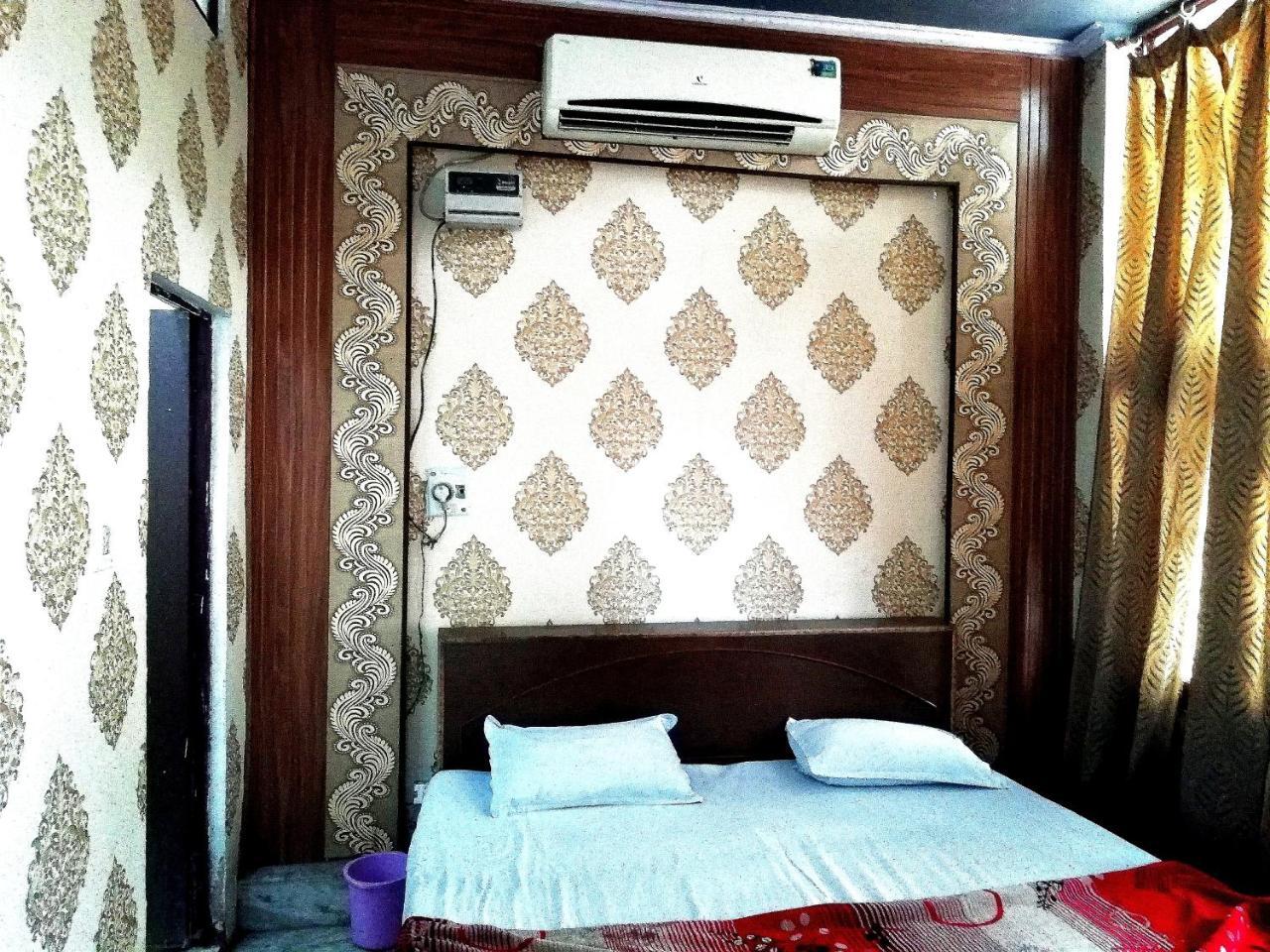Abhiraj Guest House Матхура Экстерьер фото
