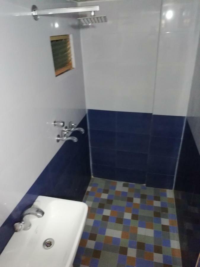 Abhiraj Guest House Матхура Экстерьер фото